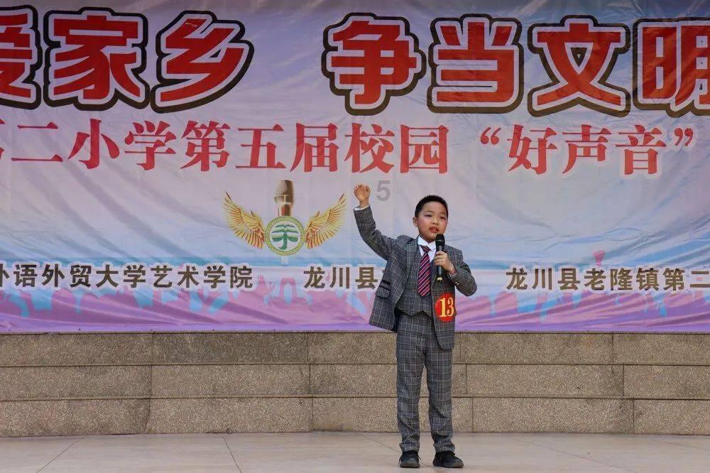 见了相亲对象，但是感觉和照片相差有点大，他人的话，感觉蛮好，但是我们也才认识一个多月？游戏画面