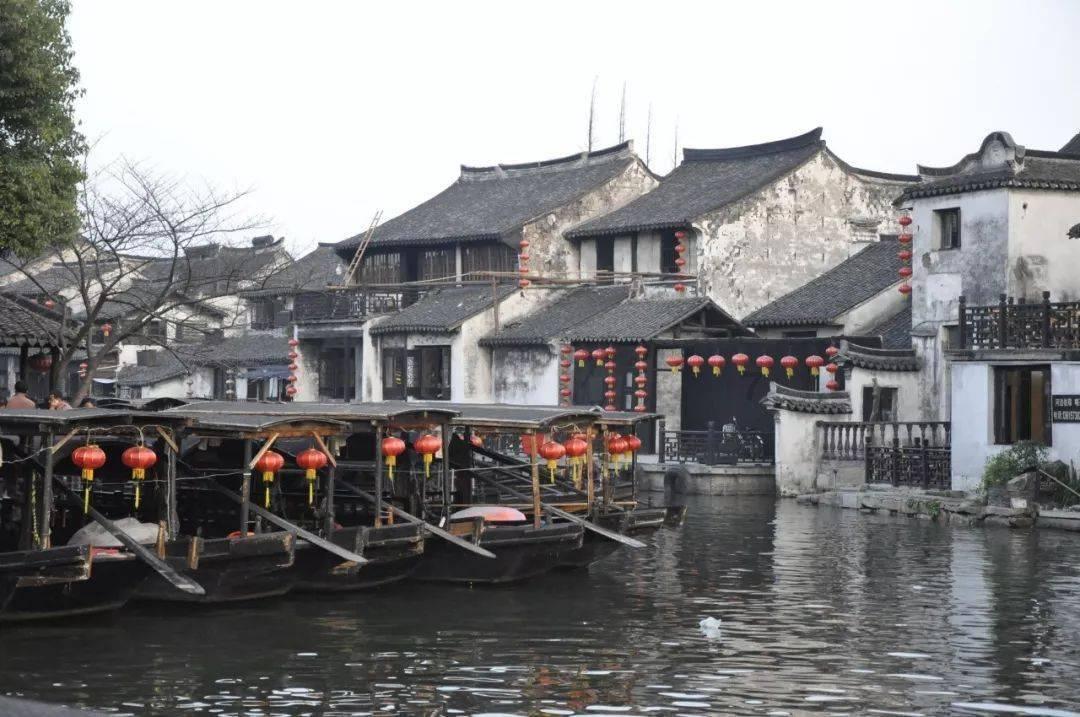 见了相亲对象，但是感觉和照片相差有点大，他人的话，感觉蛮好，但是我们也才认识一个多月？游戏画面